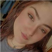 Me considero una persona atenta, muy paciente y con facilidad para tratar con niños sobre todo con los más pequeños.